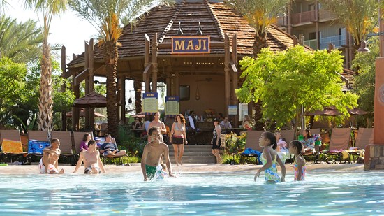 Maji Pool Bar